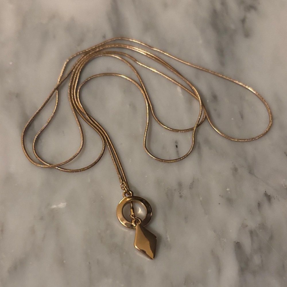 Elegant Gold Pendant Necklace